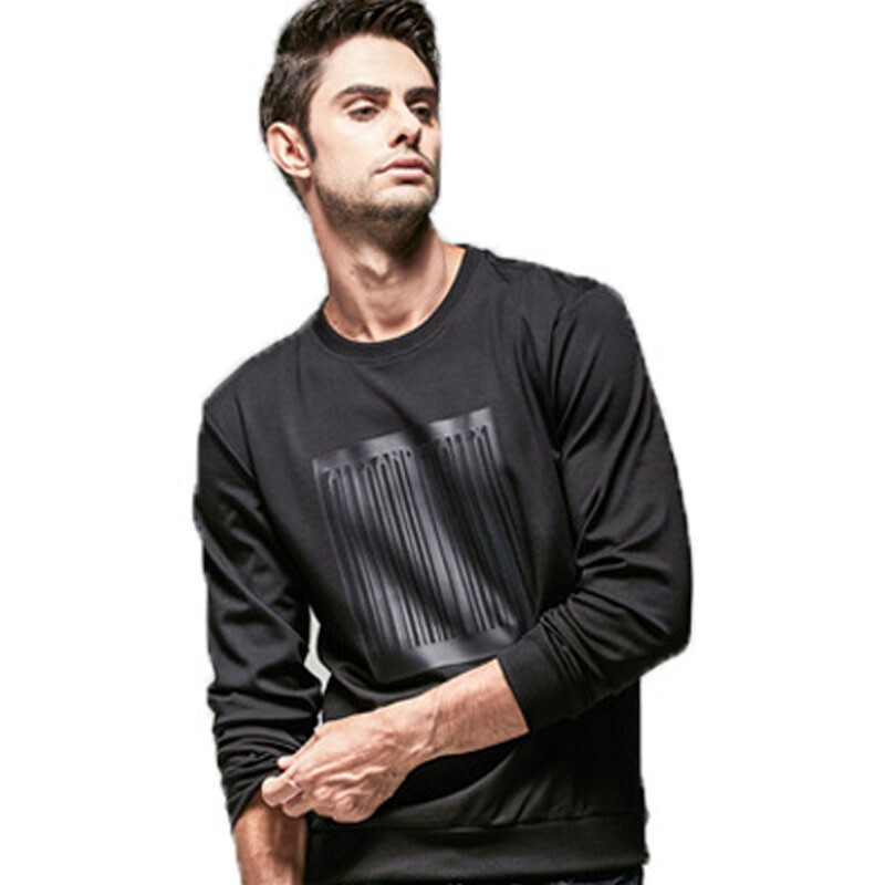 秋日型动首选 解读黑色M码男士速干卫衣的穿搭魅力